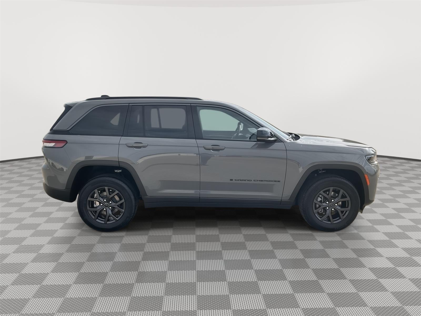 Vehicle photo 6