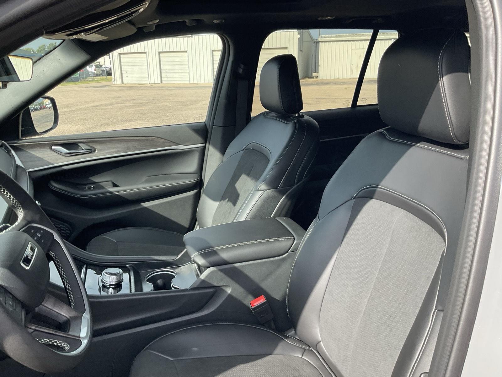 Vehicle photo 15