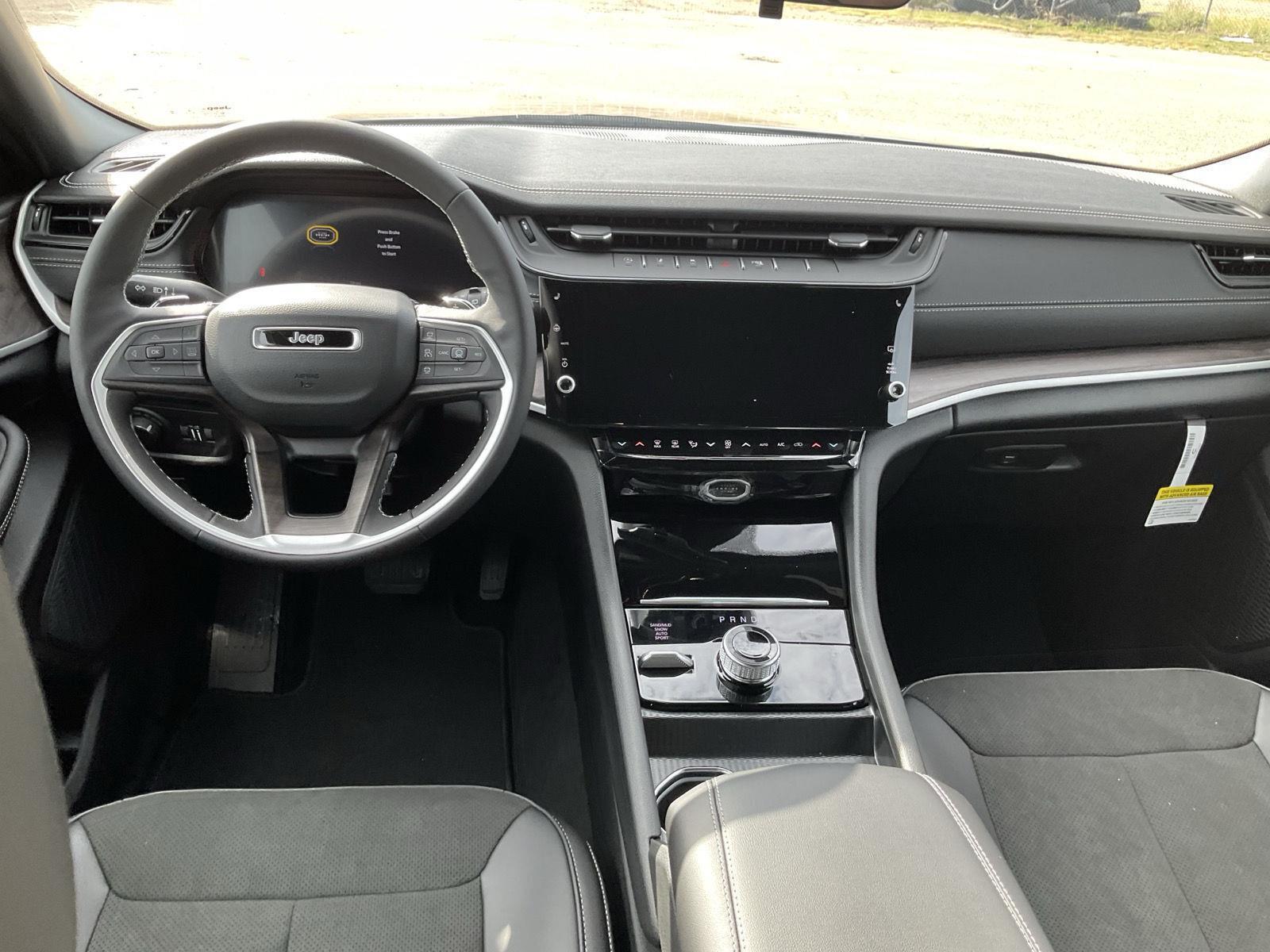 Vehicle photo 18