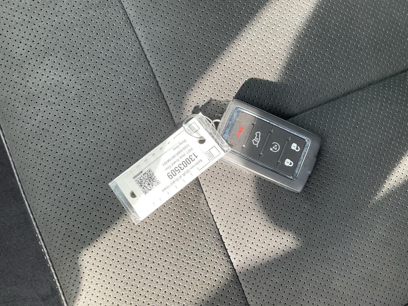 Vehicle photo 22
