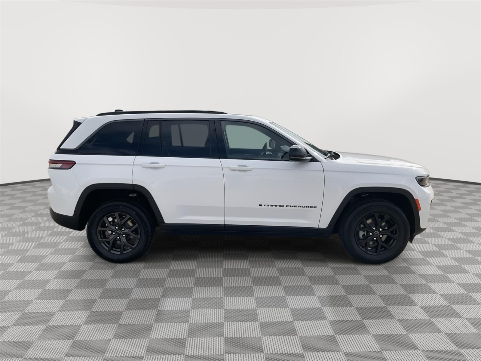 Vehicle photo 6