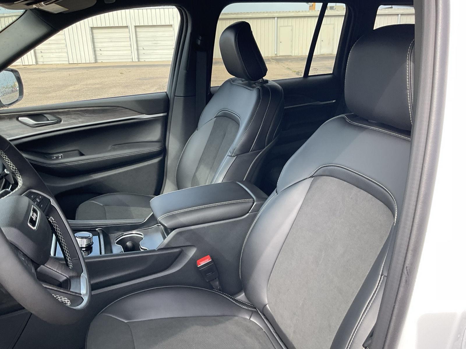 Vehicle photo 15