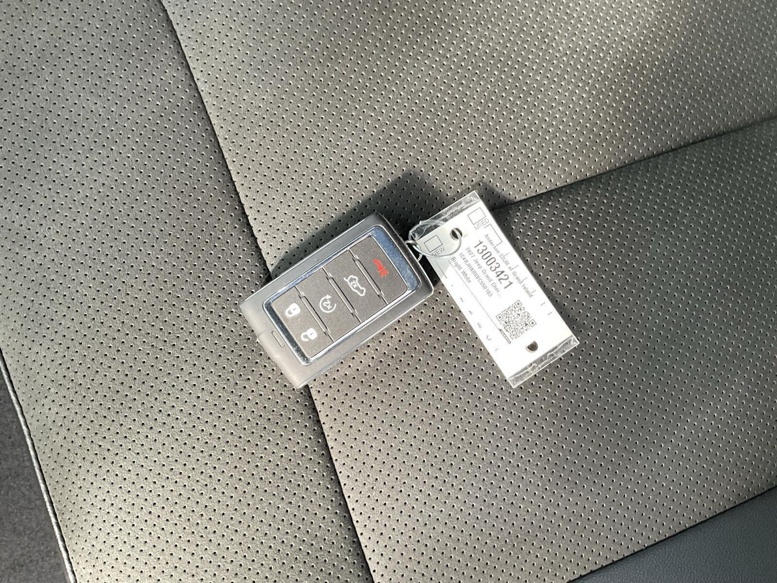 Vehicle photo 18
