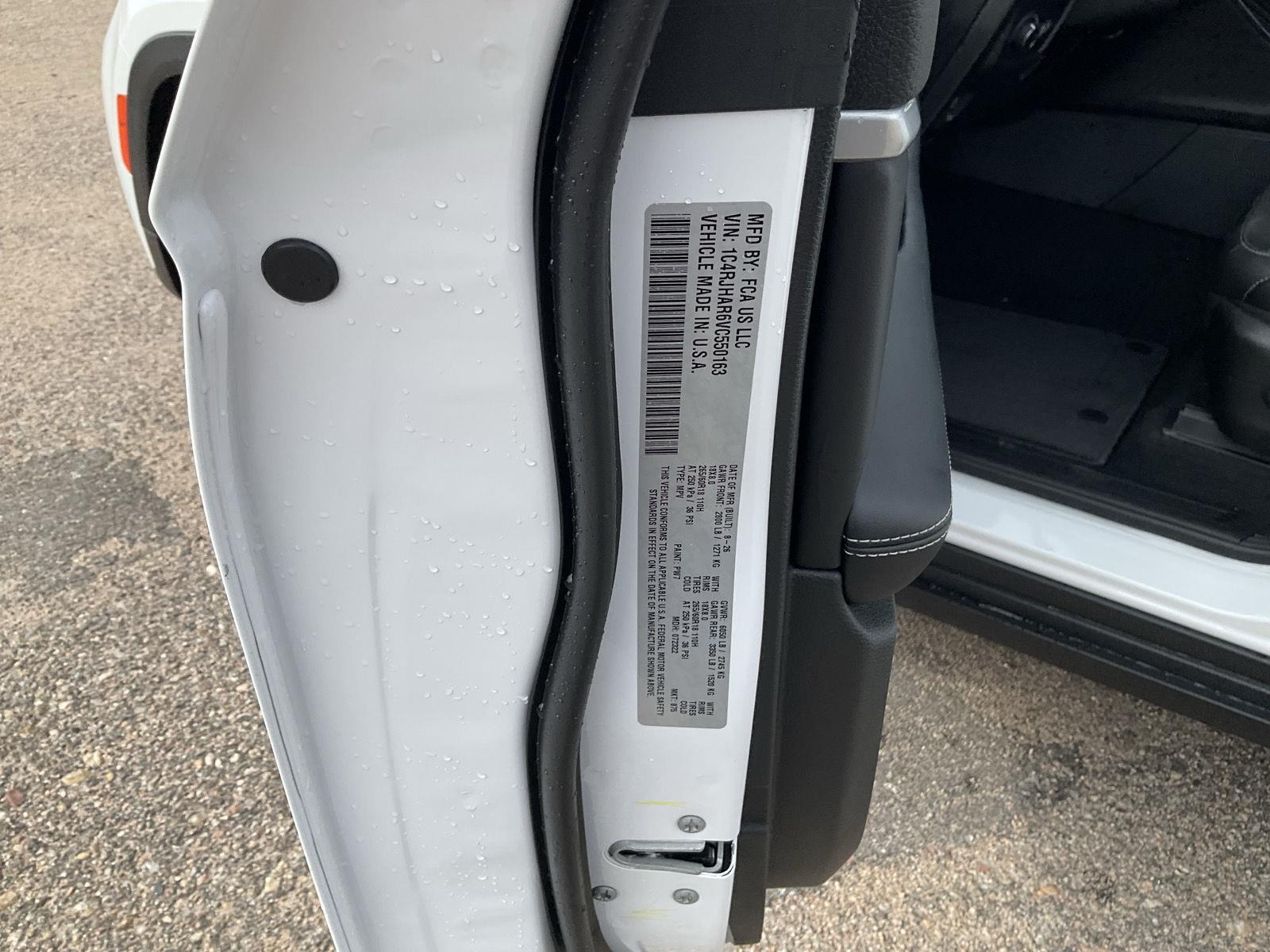 Vehicle photo 19