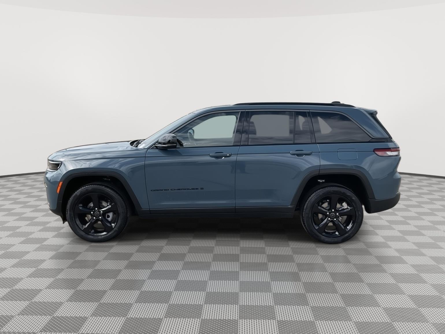 Vehicle photo 2