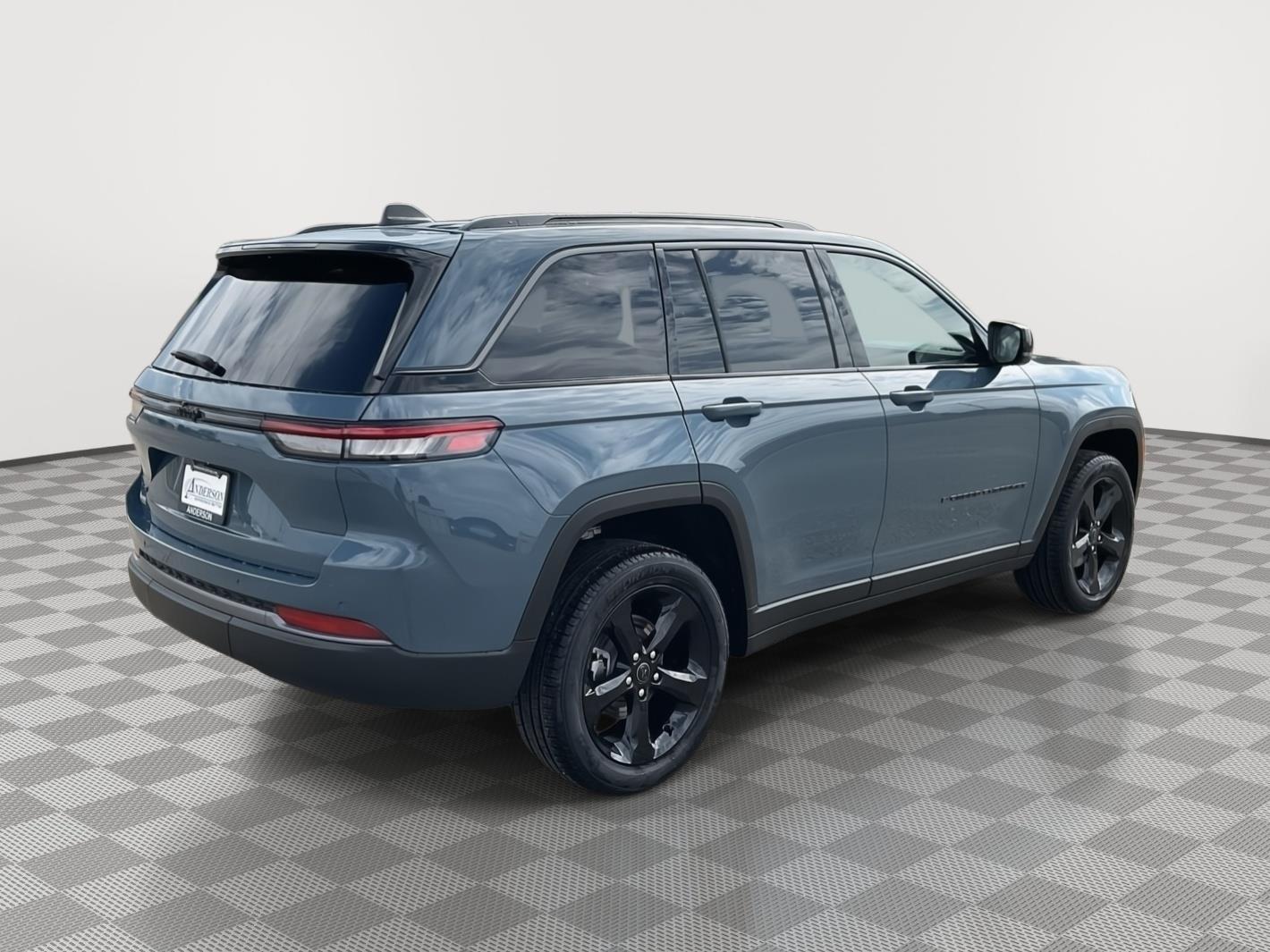 Vehicle photo 5