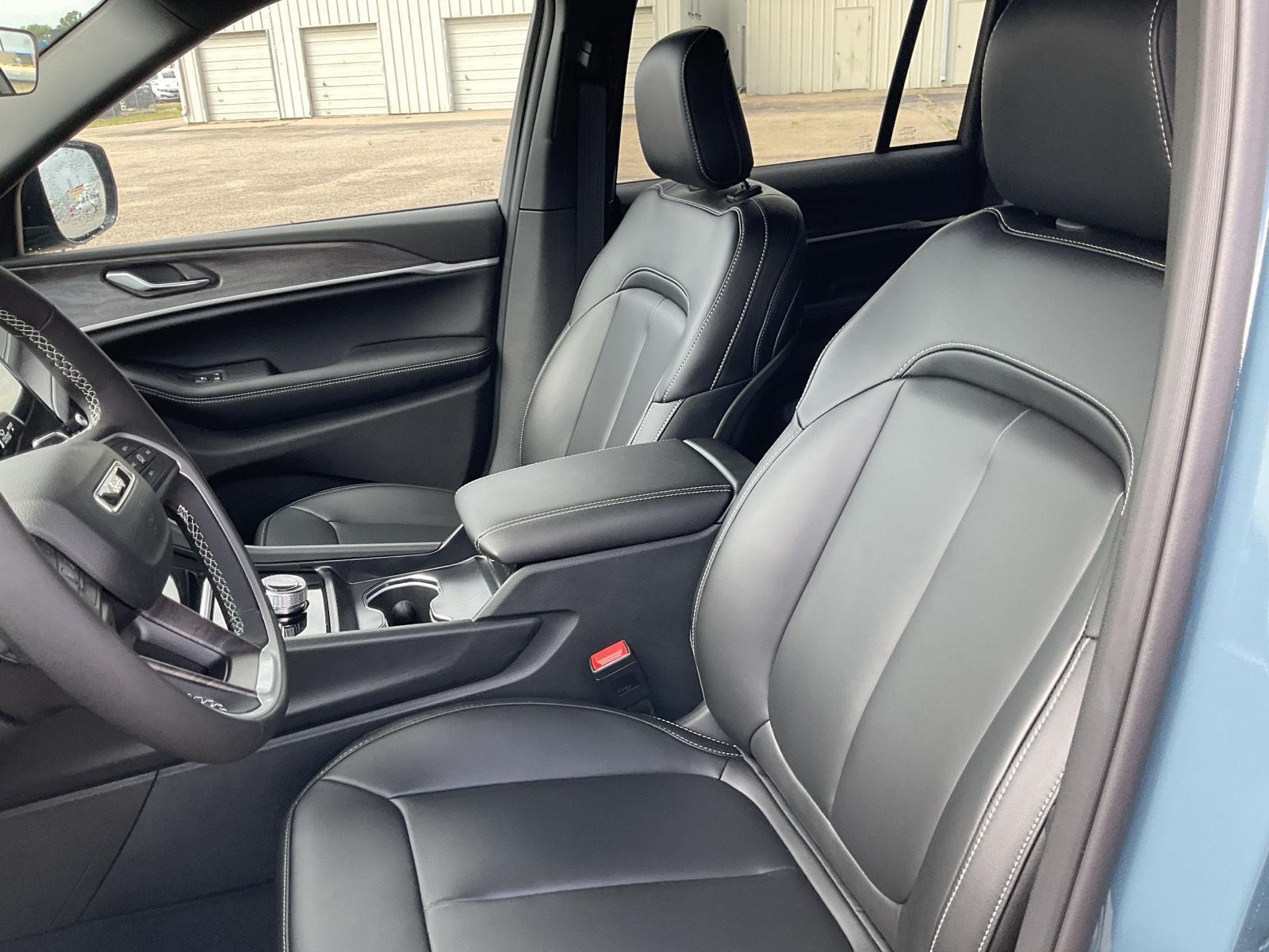 Vehicle photo 15