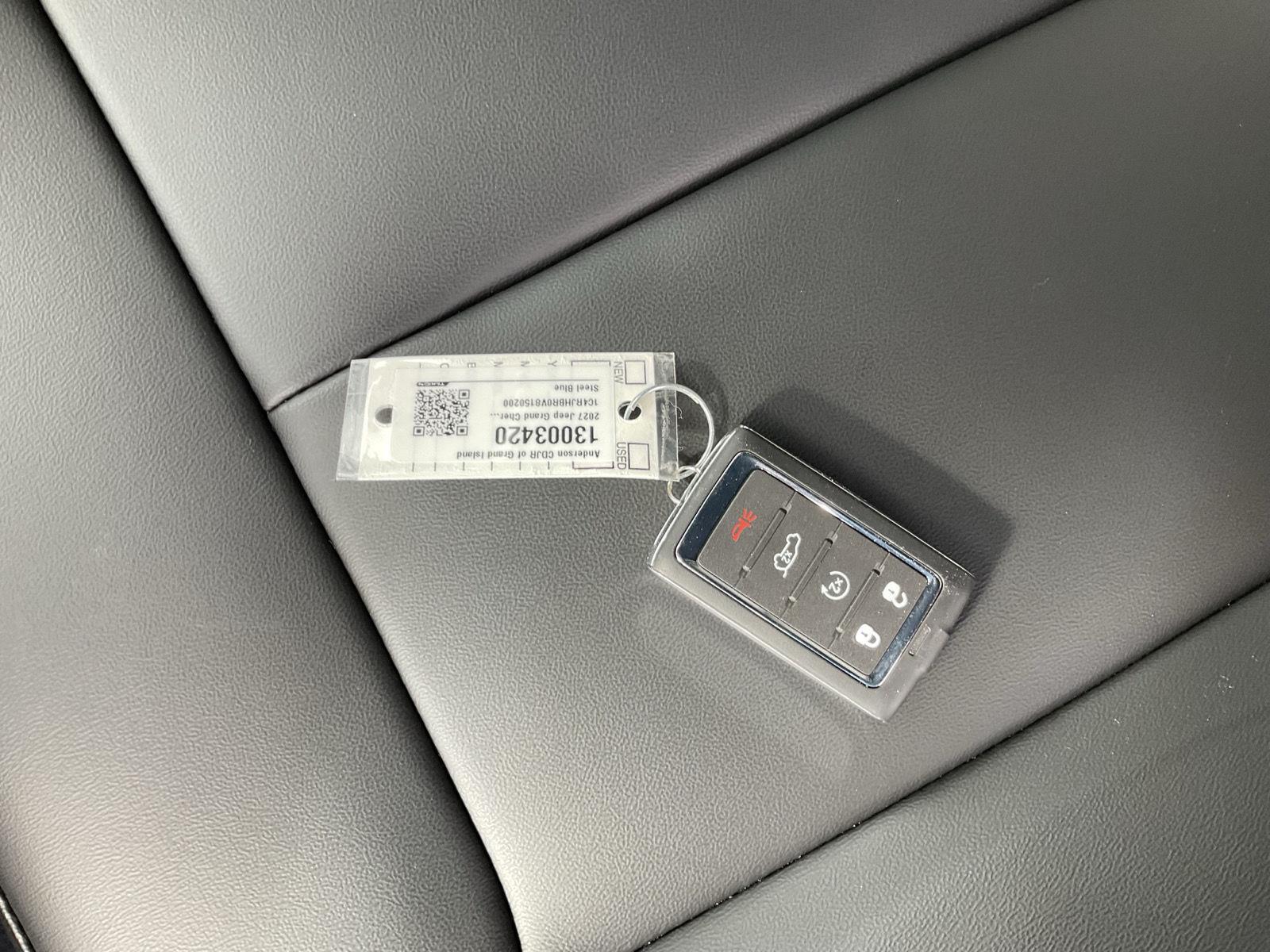 Vehicle photo 18
