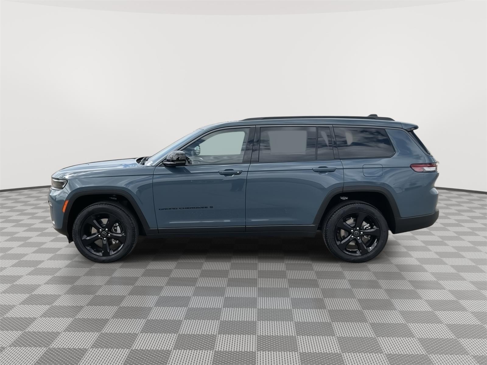 Vehicle photo 2