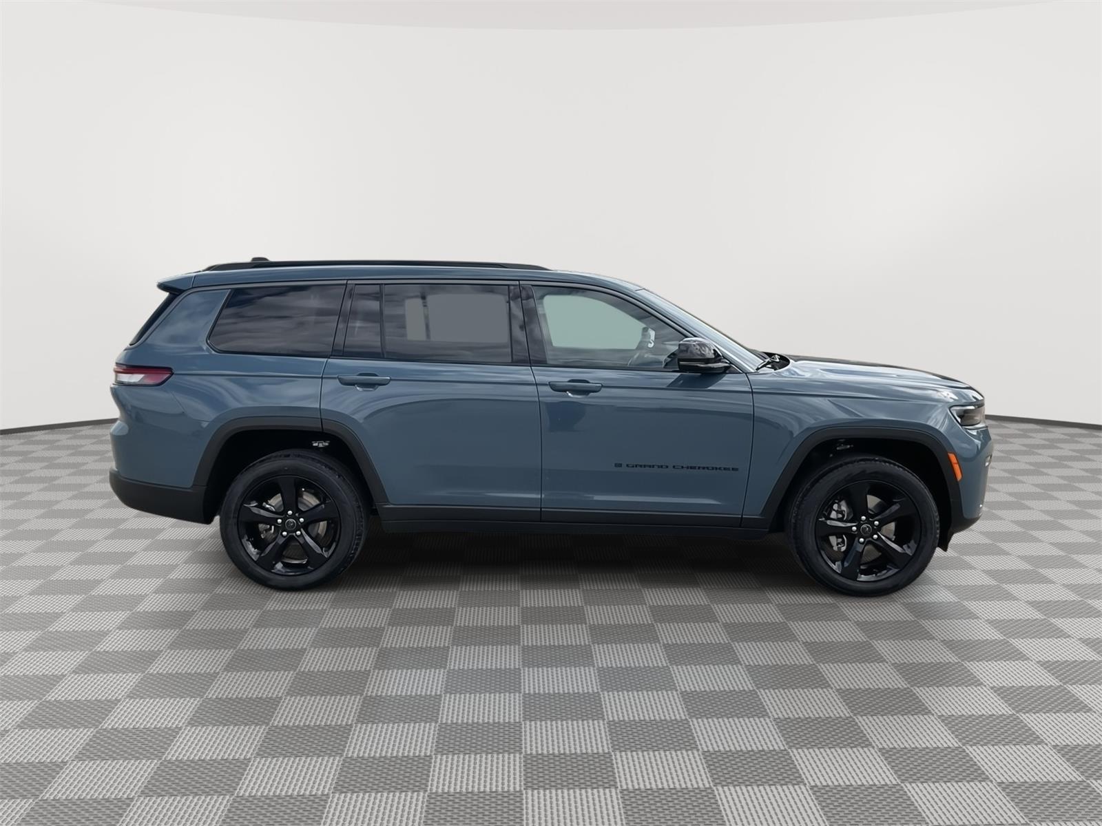 Vehicle photo 6