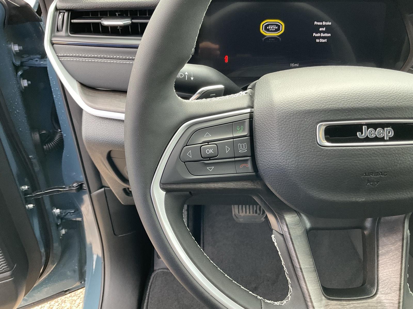 Vehicle photo 10