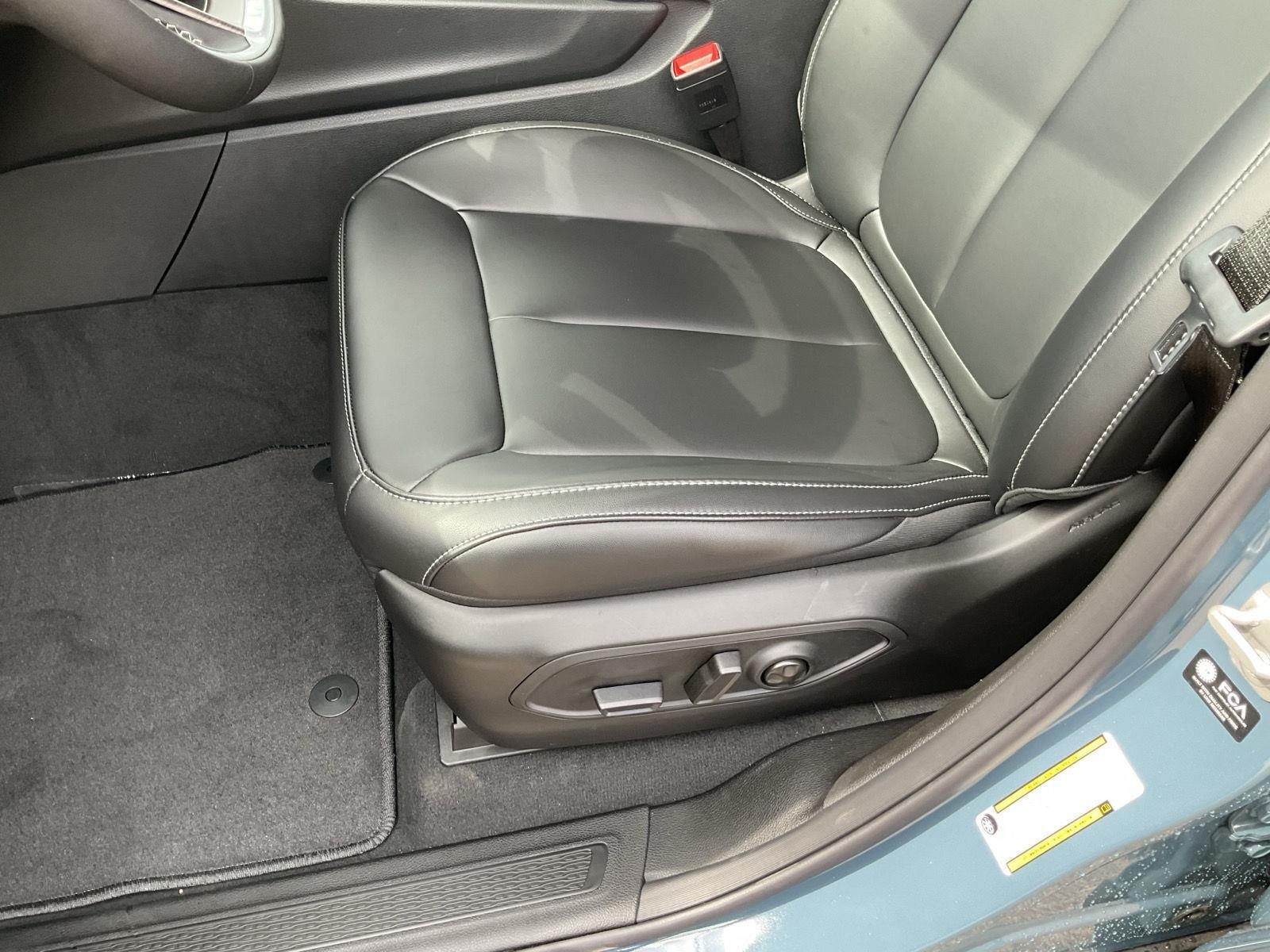 Vehicle photo 14