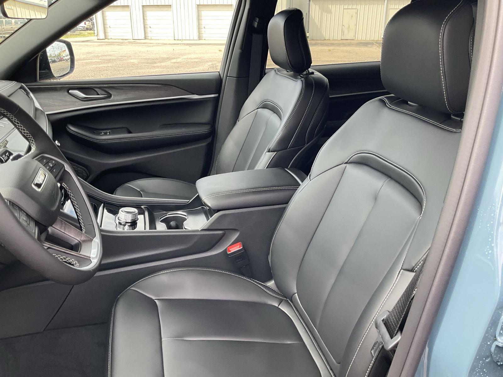 Vehicle photo 15
