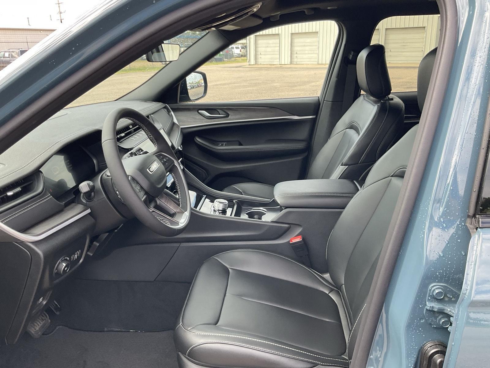 Vehicle photo 16