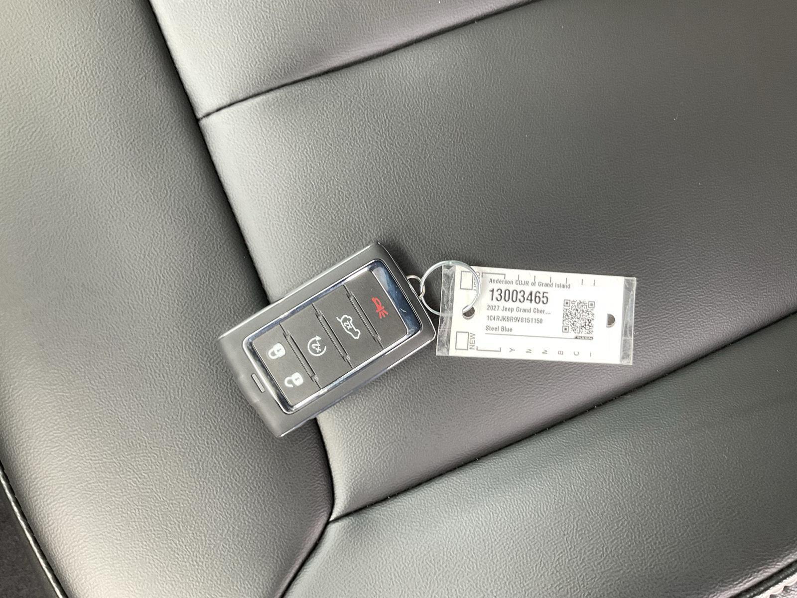 Vehicle photo 18