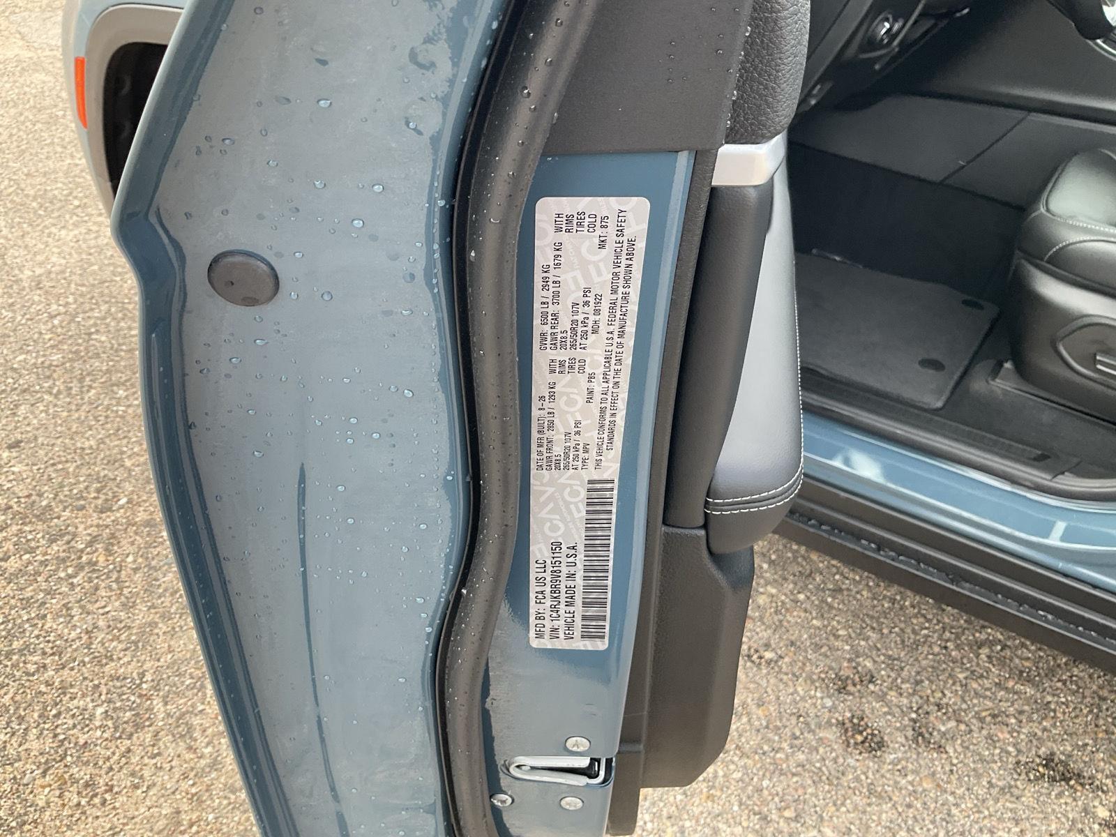 Vehicle photo 19