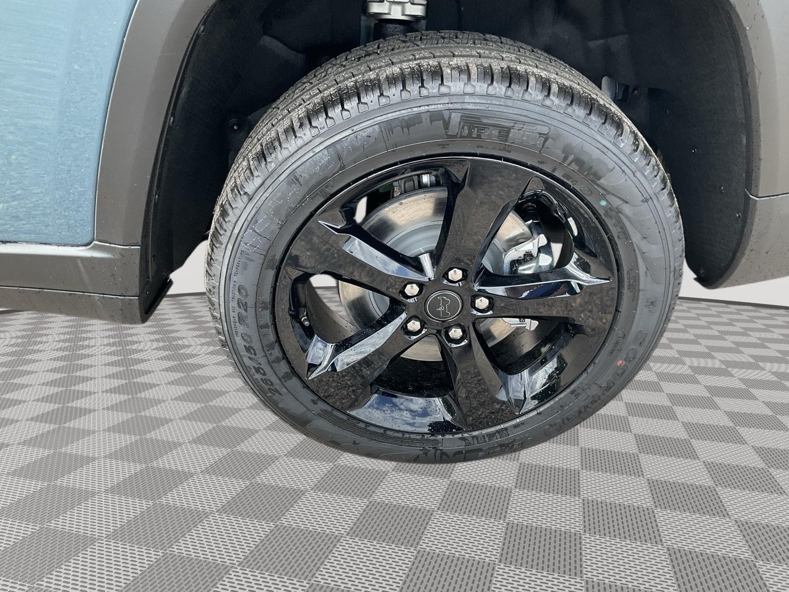 Vehicle photo 21