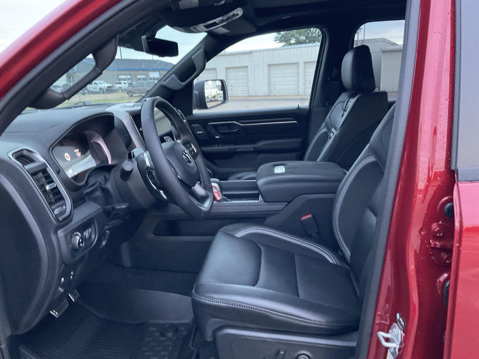 Vehicle photo 15
