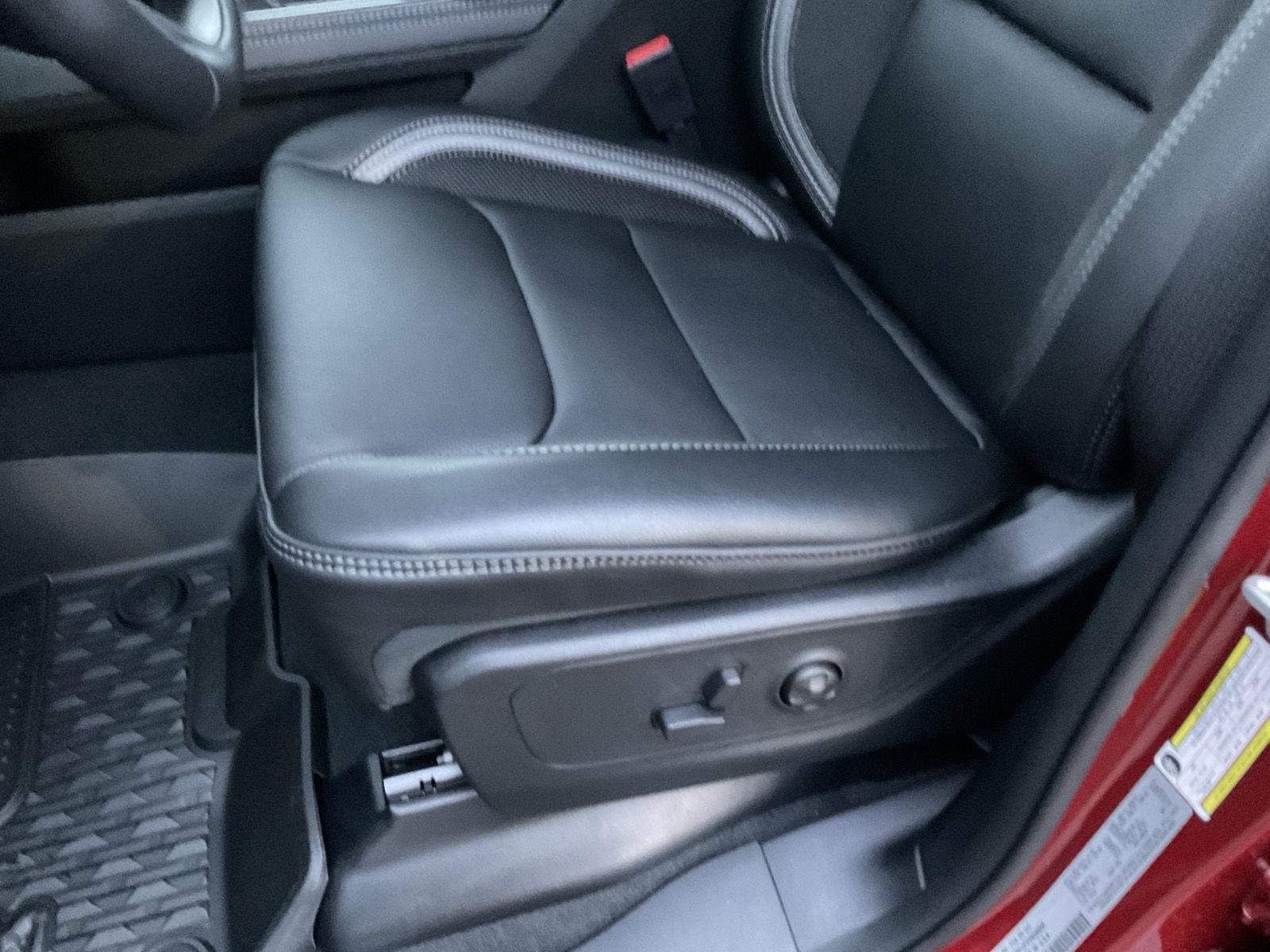 Vehicle photo 17