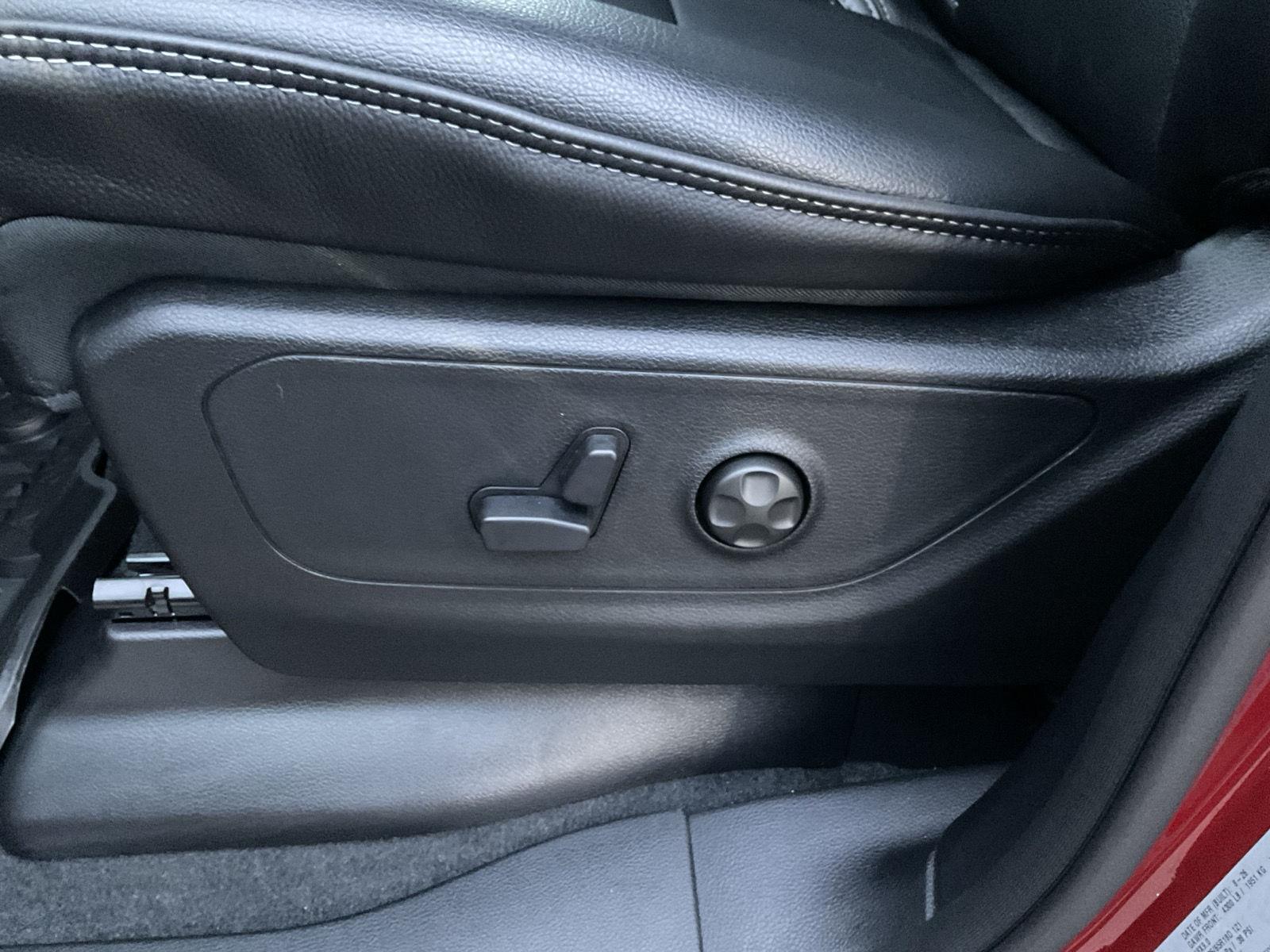Vehicle photo 18