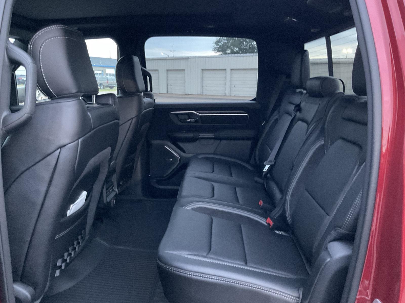 Vehicle photo 19
