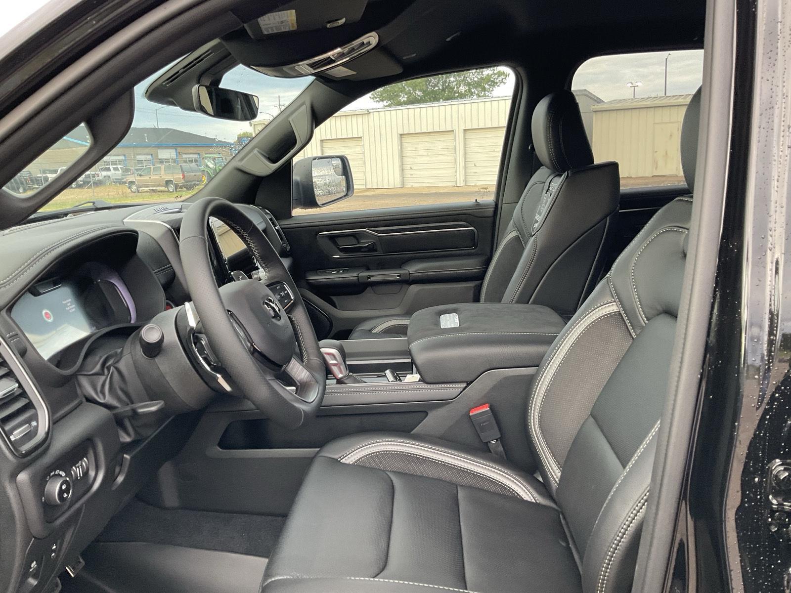 Vehicle photo 14