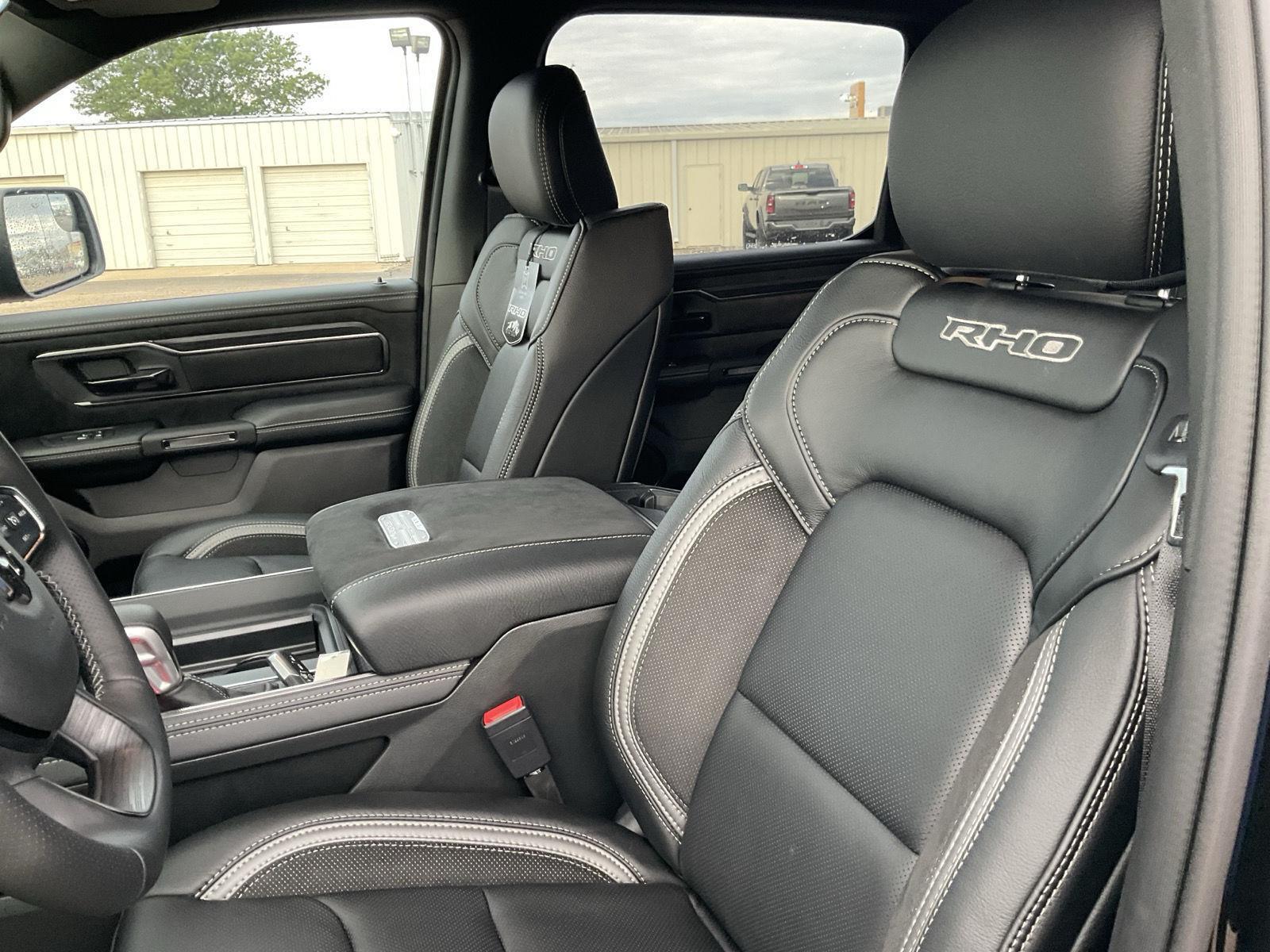 Vehicle photo 15