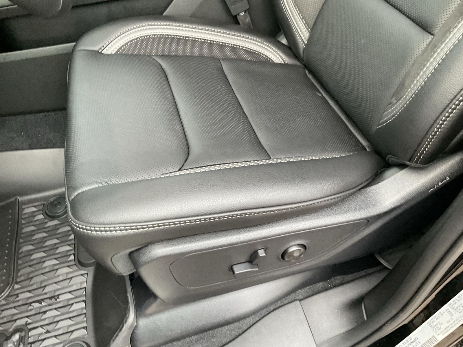 Vehicle photo 16