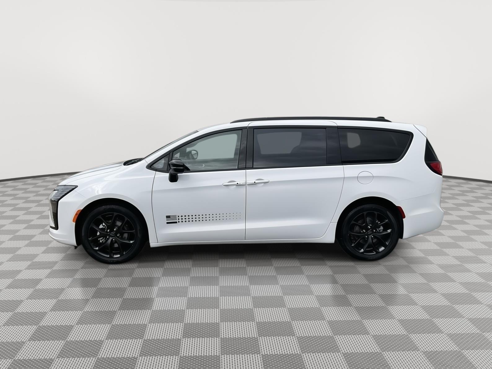 Vehicle photo 2