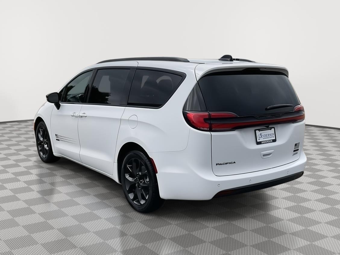 Vehicle photo 3
