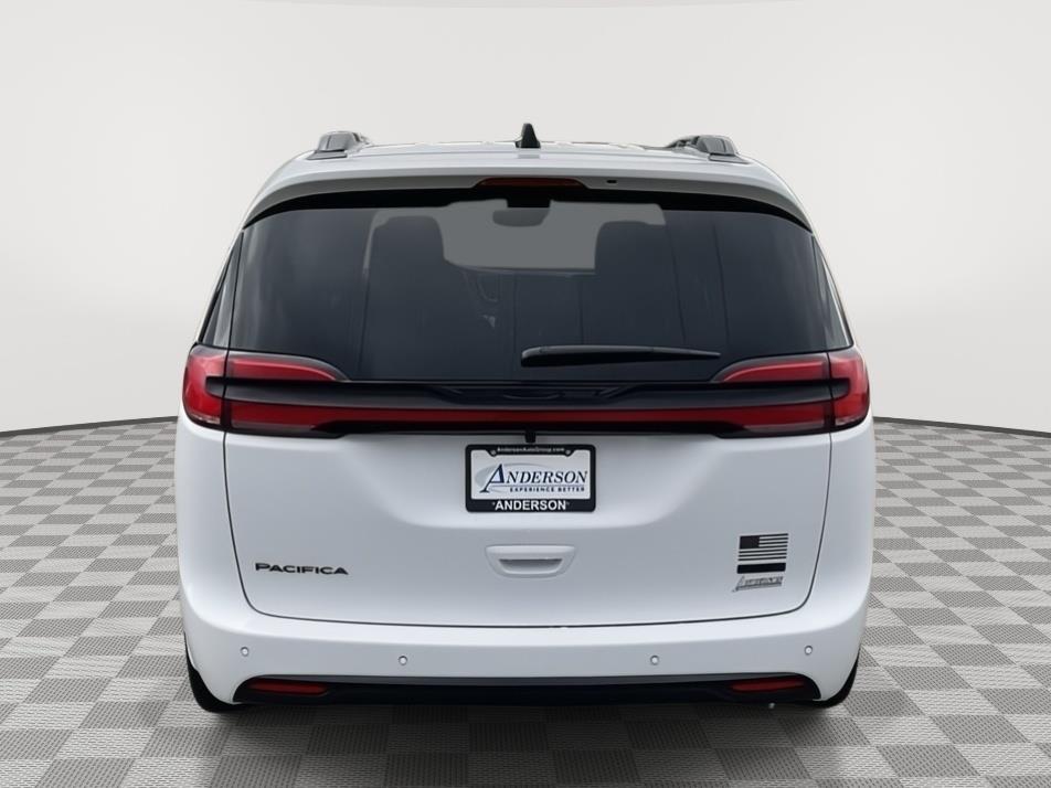 Vehicle photo 4
