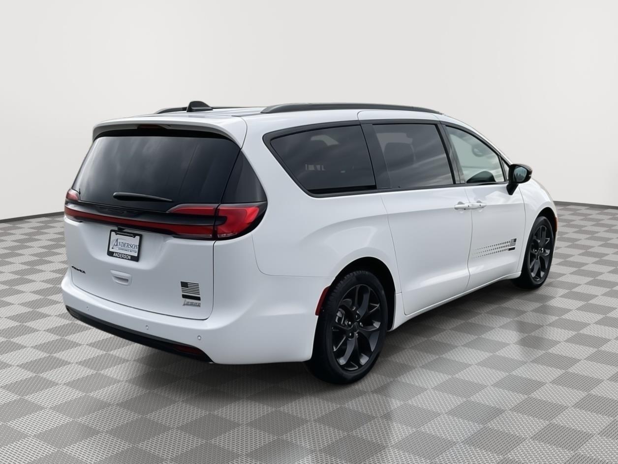 Vehicle photo 5