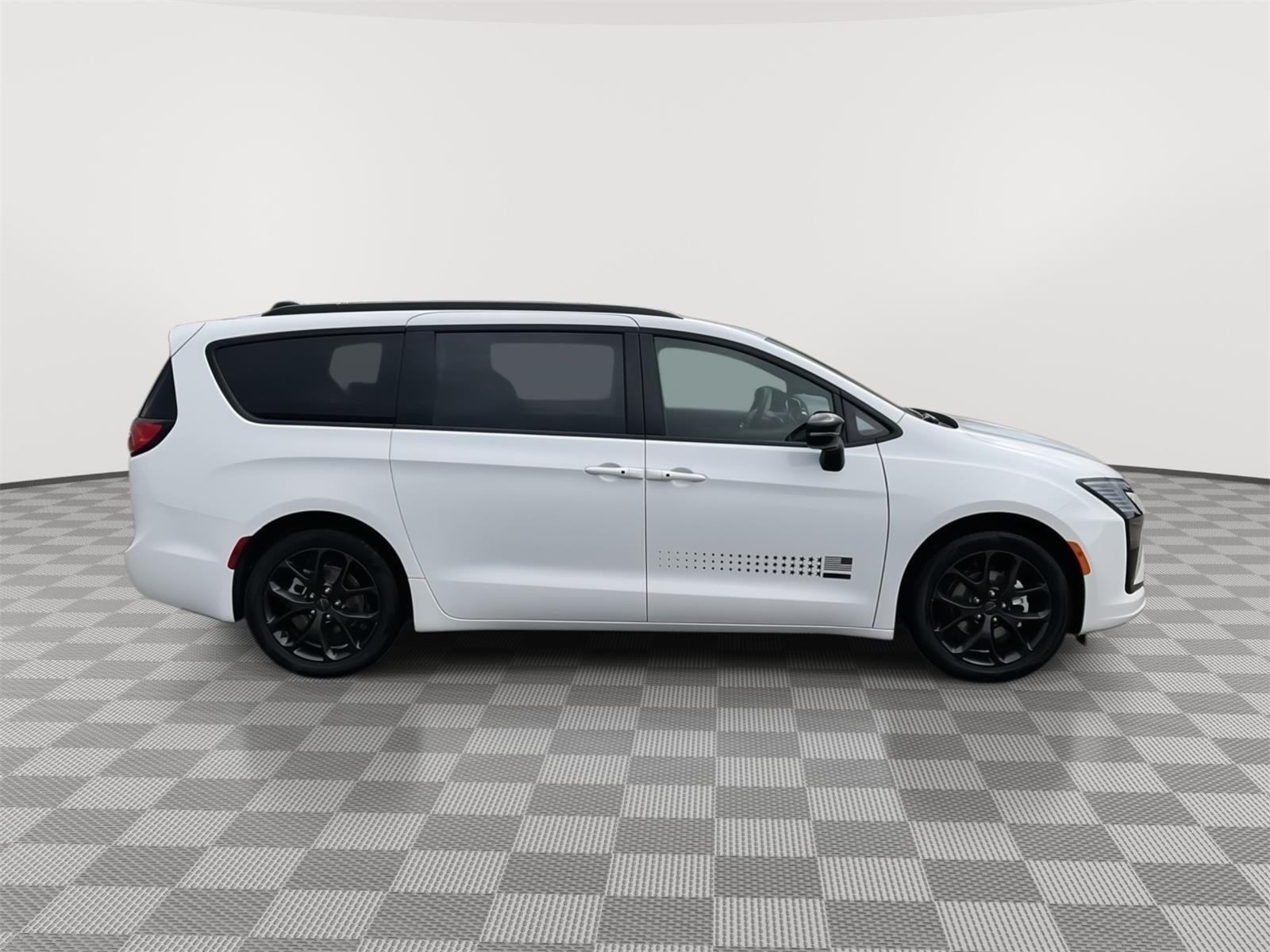 Vehicle photo 6