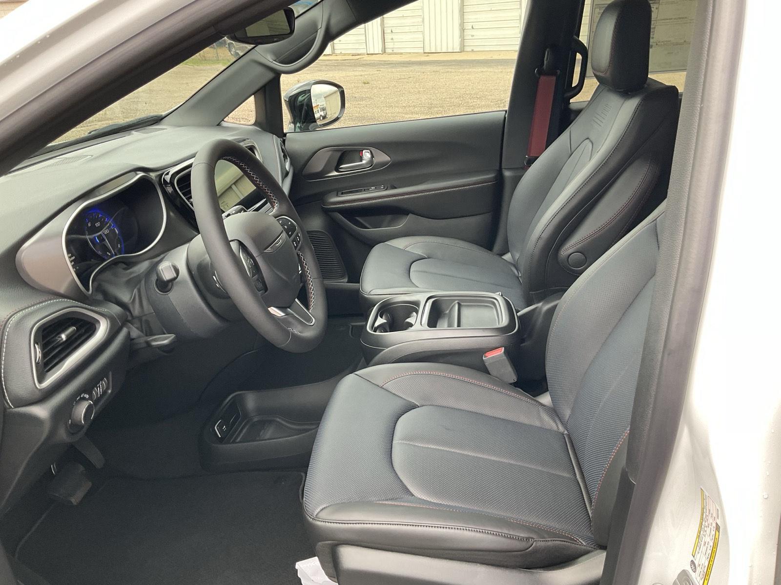 Vehicle photo 15