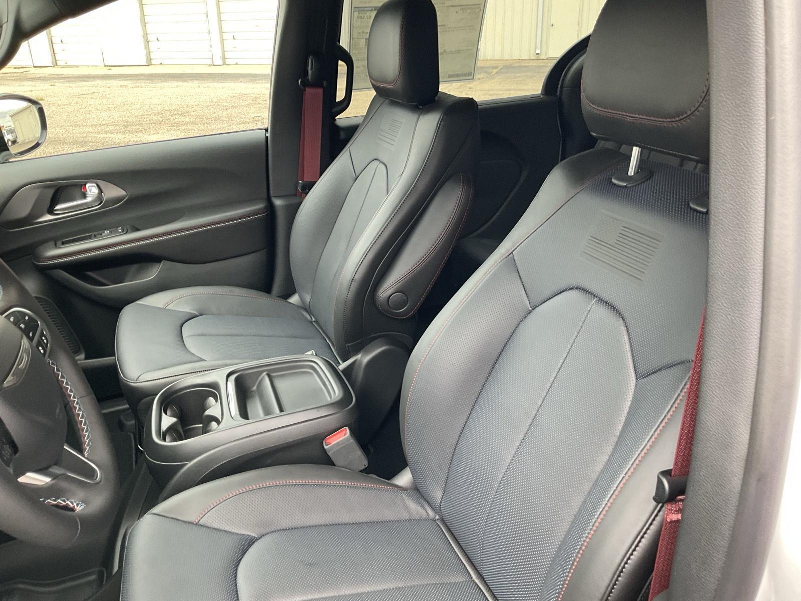 Vehicle photo 16