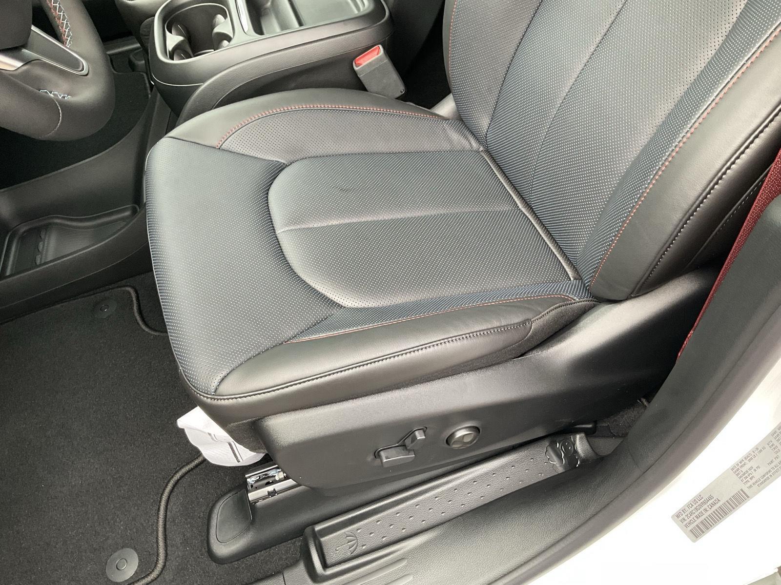 Vehicle photo 17