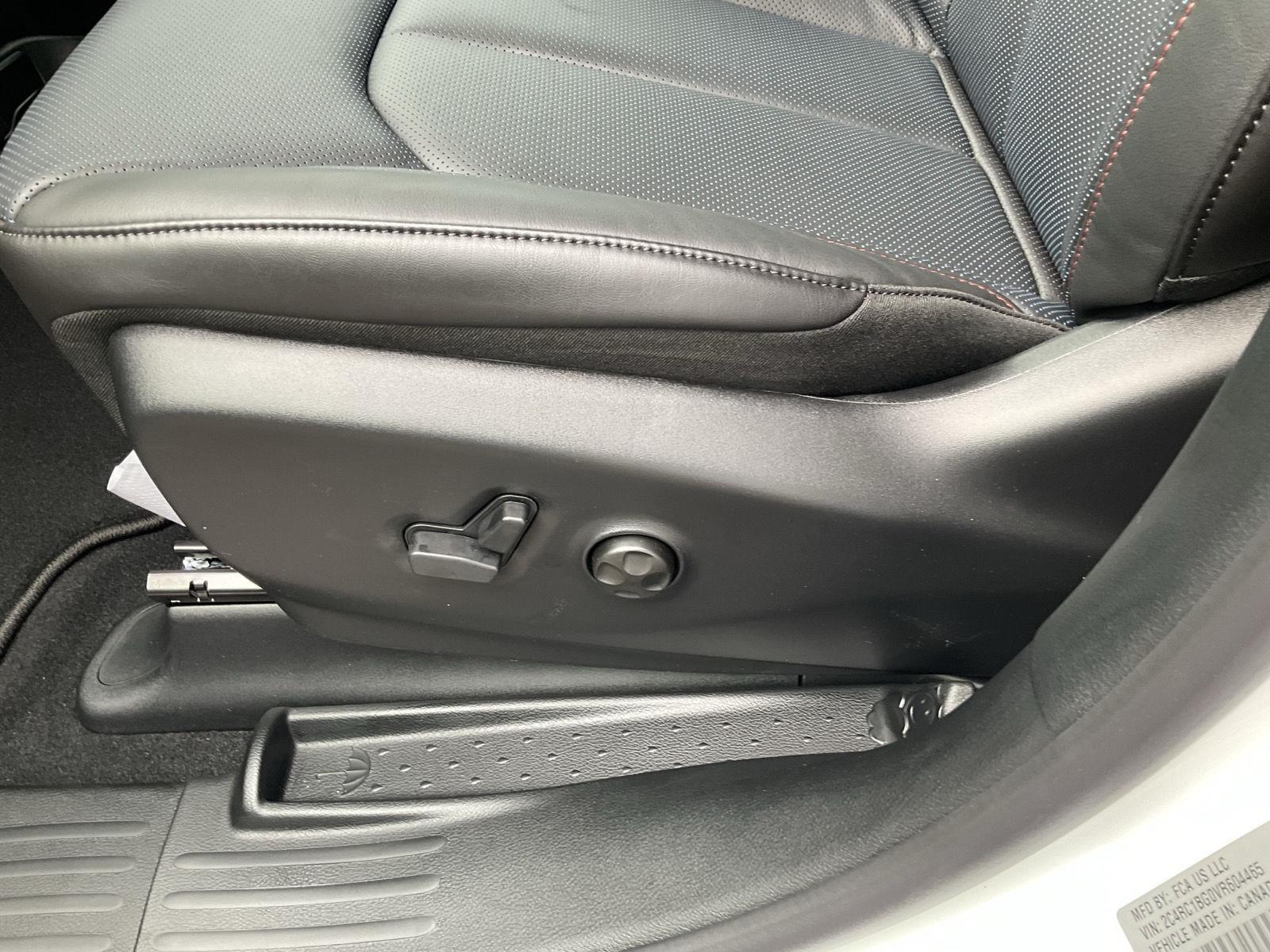 Vehicle photo 18