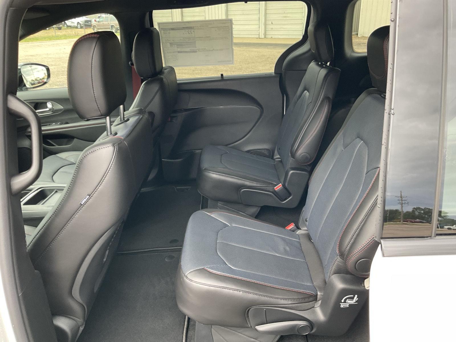 Vehicle photo 19