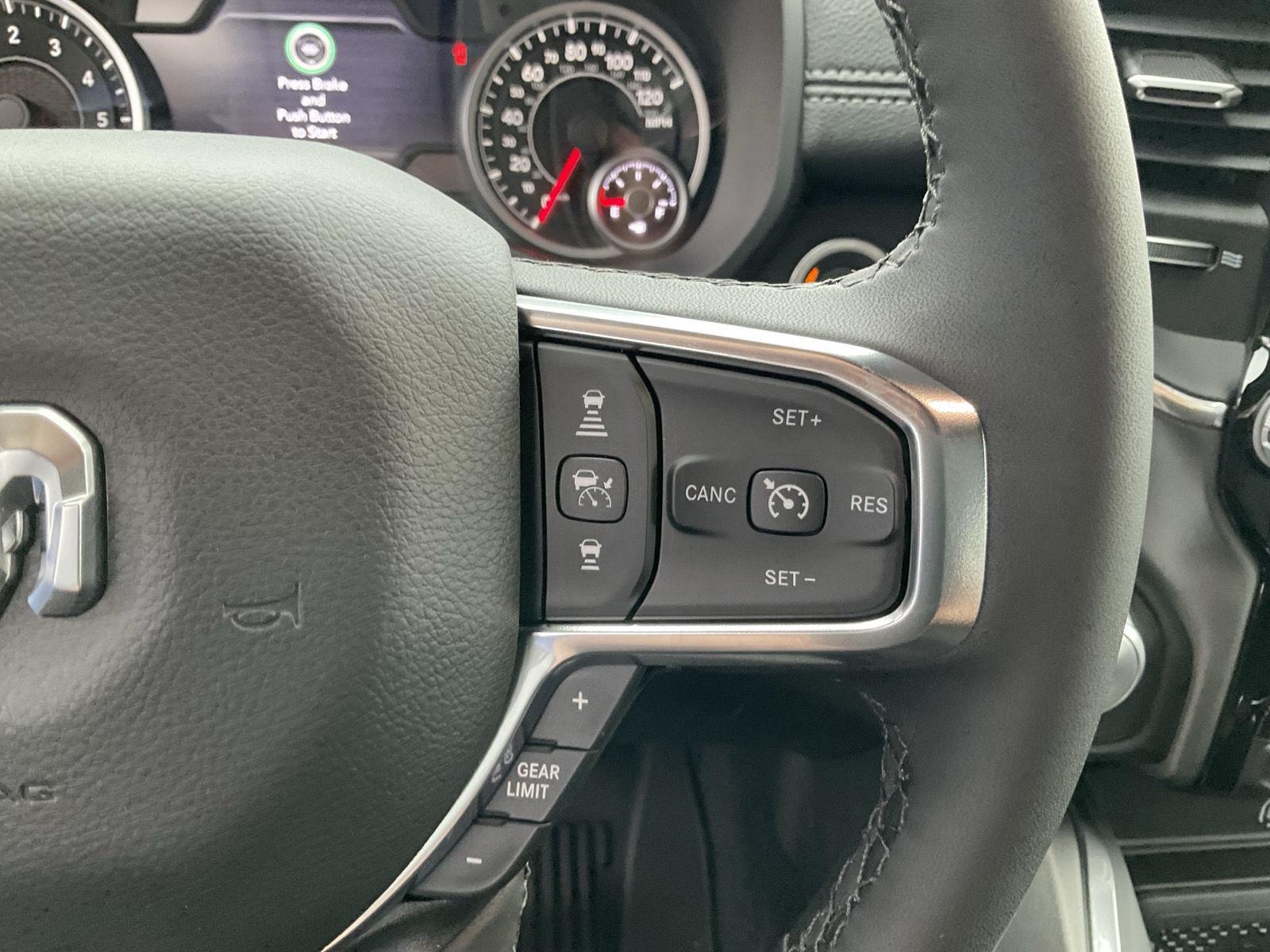 Vehicle photo 12