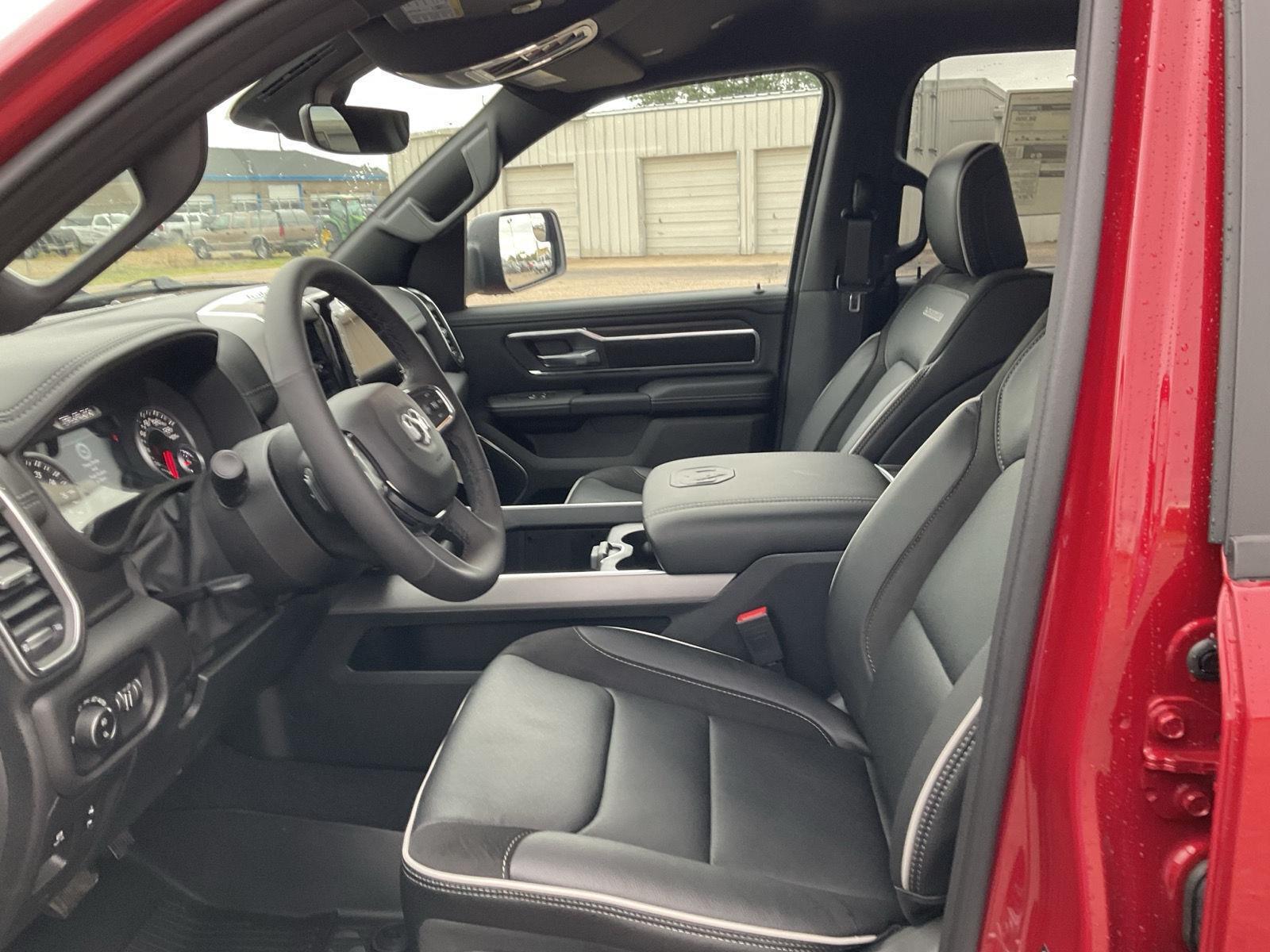 Vehicle photo 16