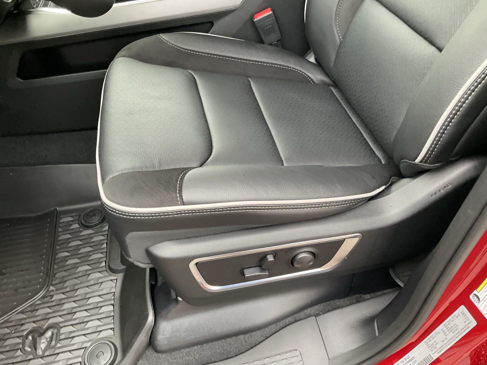 Vehicle photo 18