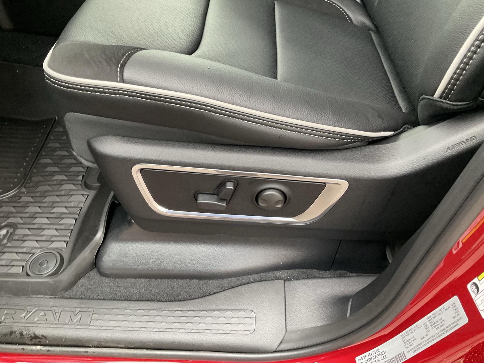 Vehicle photo 19