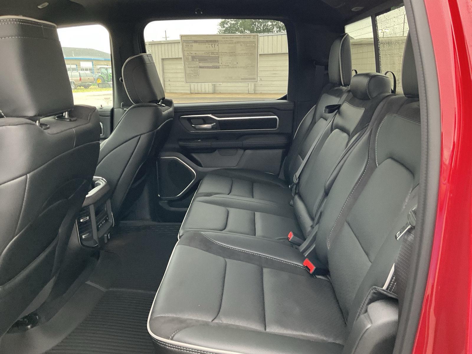 Vehicle photo 20