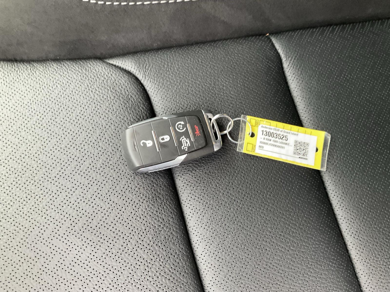 Vehicle photo 23