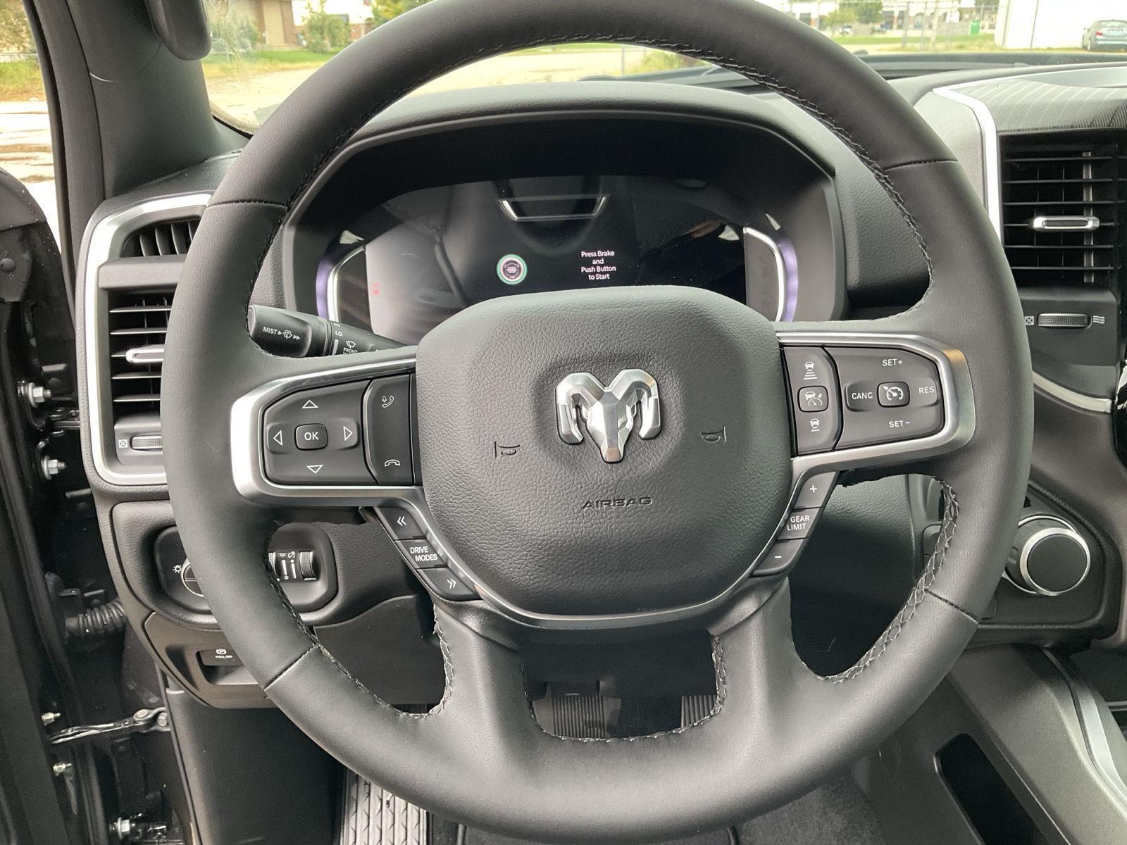 Vehicle photo 9