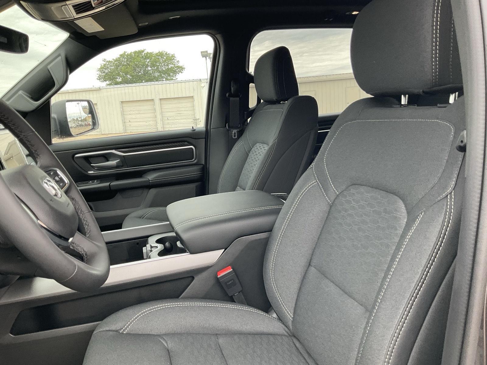 Vehicle photo 14