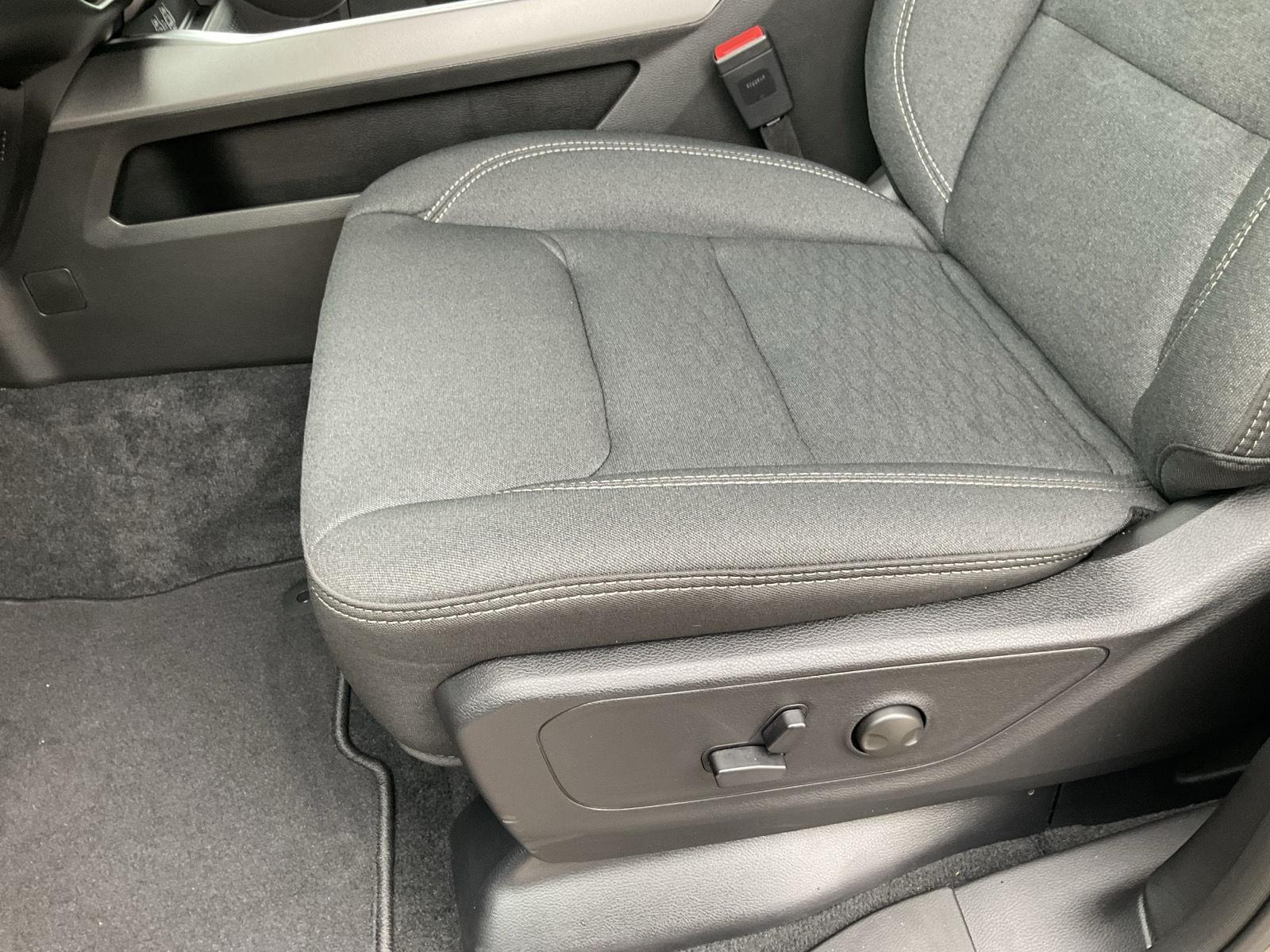 Vehicle photo 15