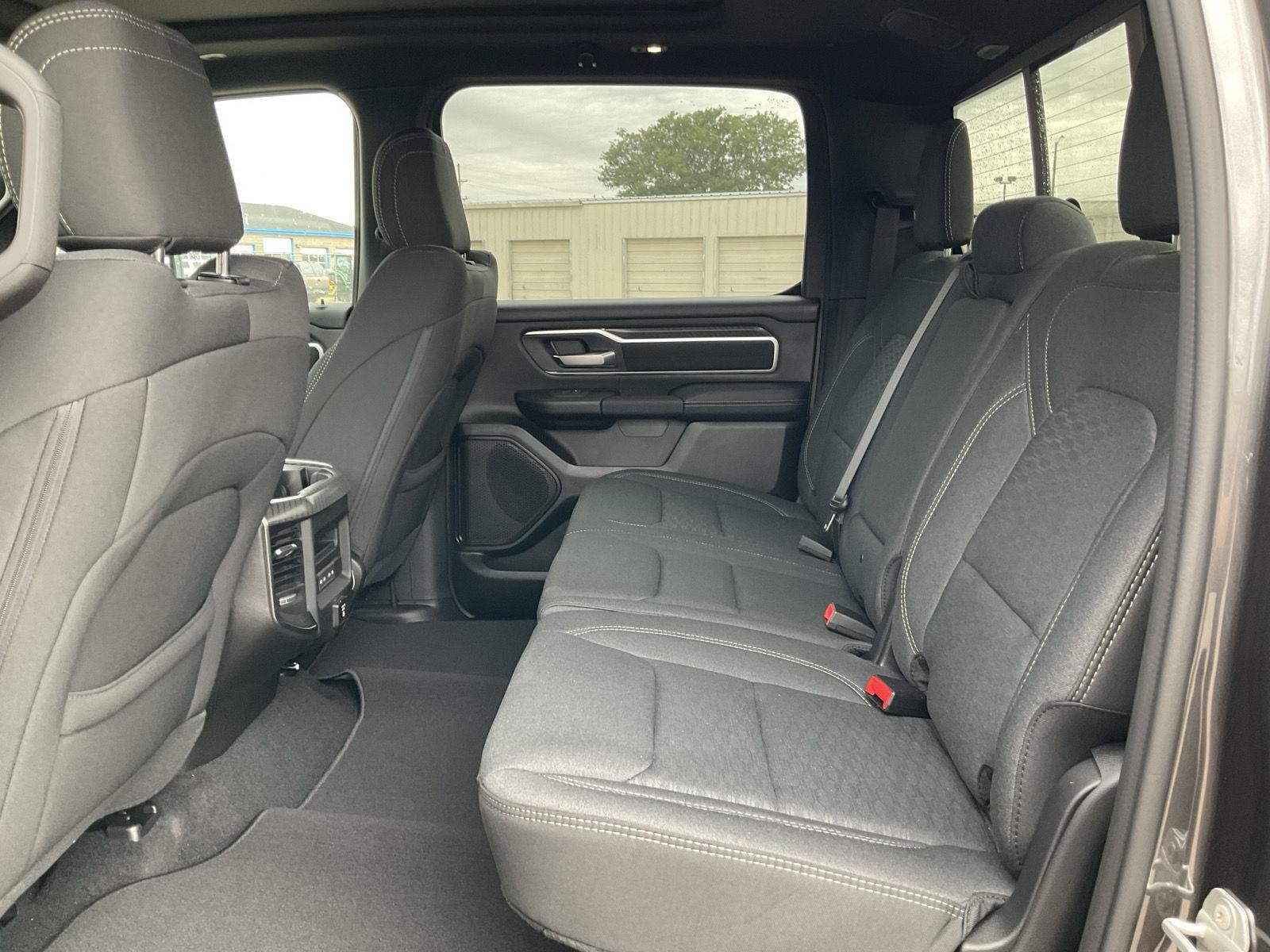 Vehicle photo 16