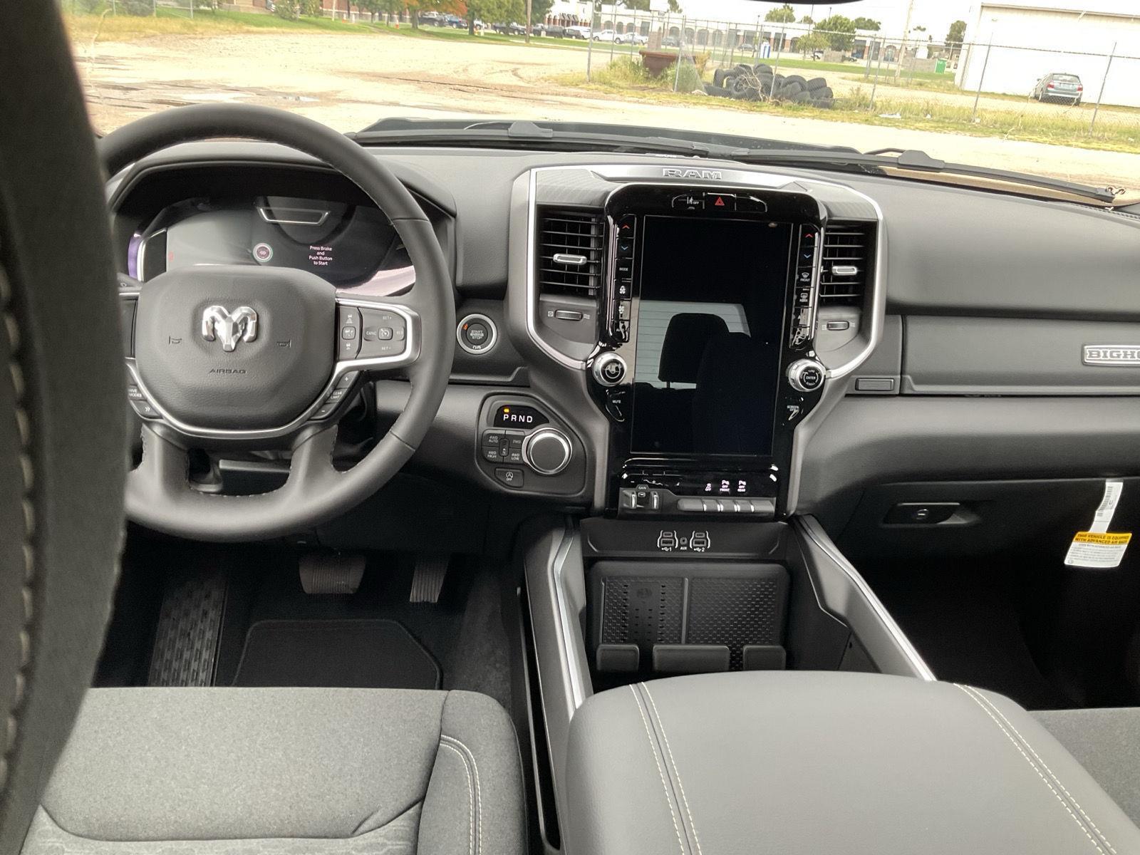 Vehicle photo 17