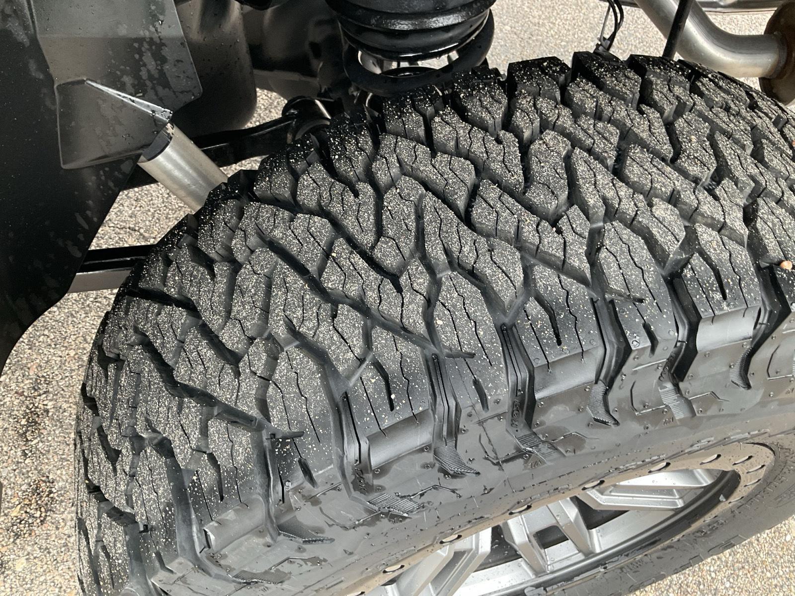 Vehicle photo 19